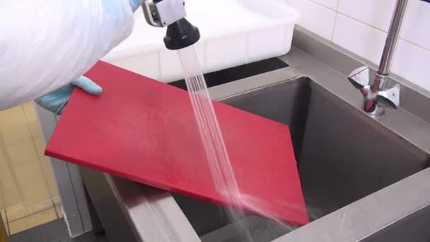 Cleaning and washing colorful cutting board. — Stock Video