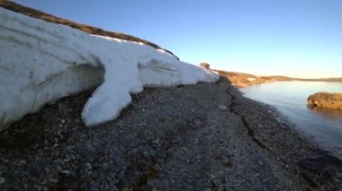 Yeni Dünya 'daki Arktik Okyanusu' ndaki çölde eriyen kar ve buz..