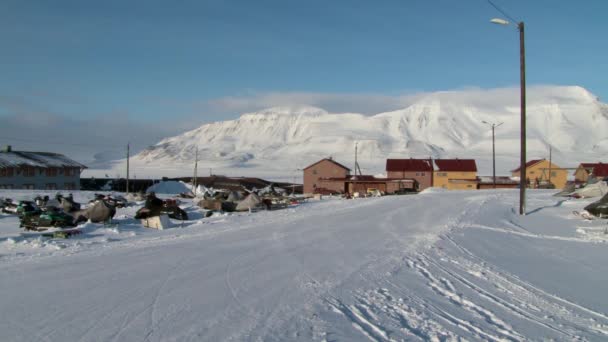 Paysage et bâtiments, routes en ville Longyear . — Video