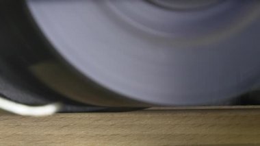 Daire Testere makinesi ahşap Cnc freze üzerinde.