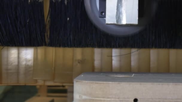 Фрезерний верстат з ЧПУ для промислового виробництва меблів . — стокове відео