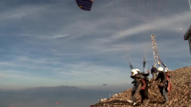Oludeniz Parapente de la montagne Babadag près de la ville Fethiye . — Video