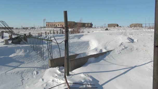Övergiven Anadyr stad i snö på långt norr Chukotka Ryssland. — Stockvideo
