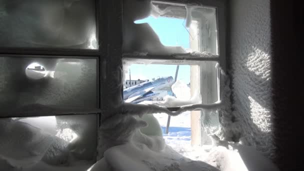 View of airplane monument to aviators through frozen broken window. — Stock Video