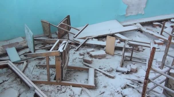 Romok hó elhagyott tisztek Ház szellem város Szénbányák Oroszország. — Stock videók