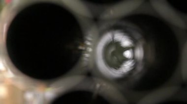 Odak parlak metal boru Fabrikası çekerken ışığın yansıması.