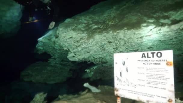 Yucatans undervattensgrottor Mexico cenotes. — Stockvideo