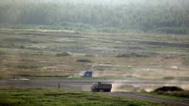 Panzer für militärische Kriegsmaschinen. — Stockvideo