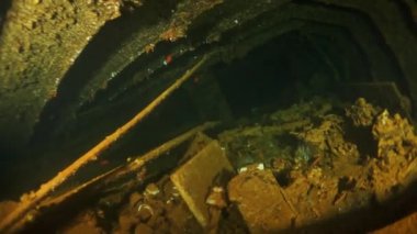 Chuuk Adaları 'ndaki Truk Gölü' nde batık bir gemi var..