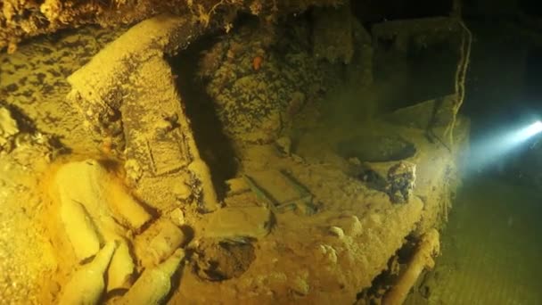 Naufragio vista interior bajo el agua en la laguna de Truk . — Vídeo de stock