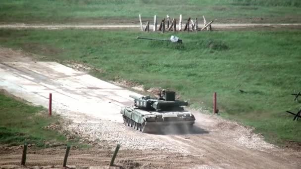 Russischer Militärpanzer. — Stockvideo