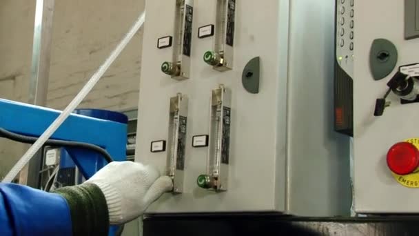 Kontrollpanelen i fabriken. — Stockvideo