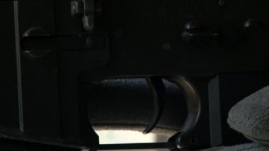 Askeri çokgen kullanan oyuncuların elindeki havalı silah..