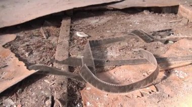 Kardaki çöpler terkedilmiş ev hayalet kasabası Rusya 'nın kuzeyindeki kömür madenleri..