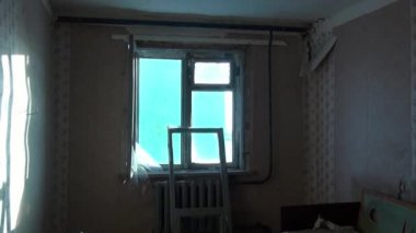 Kar kalıntıları ev hayalet kasaba kömür madenlerinde üzerinde kadar kuzeyinde Rusya terk.