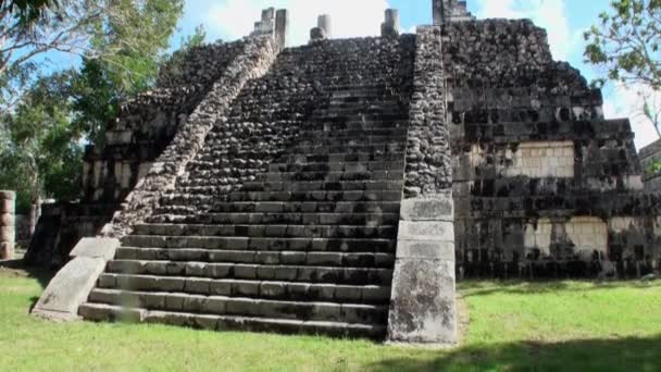 Schritte des Kriegers Tempelruinen chichen itza Mexico Yucatan. — Stockvideo