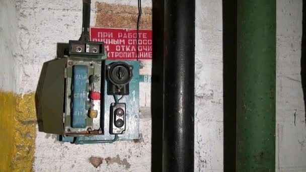 Equipement de l'ancienne base militaire soviétique ville fantôme de Gudym . — Video