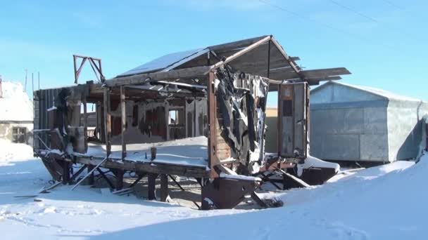 Ruins of snow abandoned house ghost town Coal Mines on far north of Russia. — Stock Video