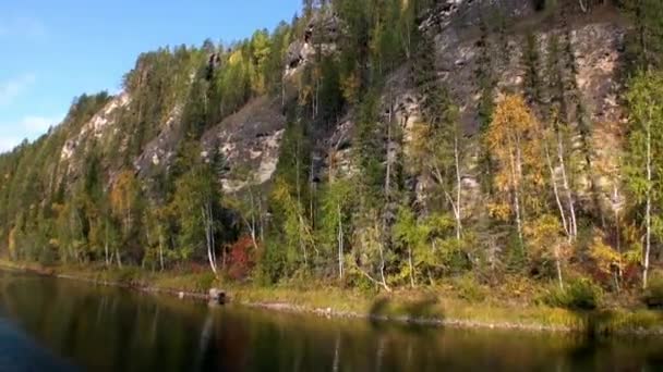 Rivier Lena in Siberië. — Stockvideo