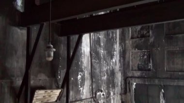 Hayalet kasaba Gudym eski yeraltı askeri üssünde, terk edilmiş fabrikası.