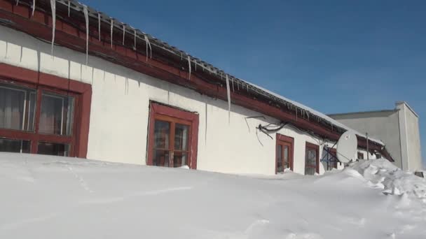 Verlassenes Haus Geisterstadt Kohlebergwerke im hohen Norden Russlands. — Stockvideo
