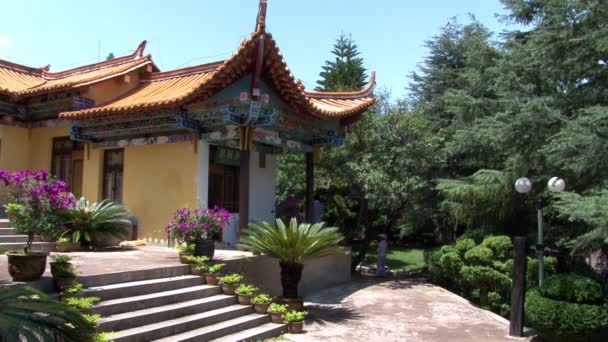 Construção do centro religioso do budismo e da cultura chinesa do Lago Fuxian. — Vídeo de Stock