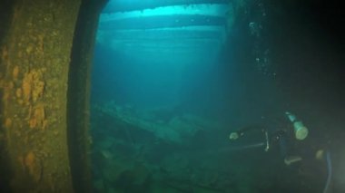 Truk Lagoon 'daki su altında iç görünüm enkazı.