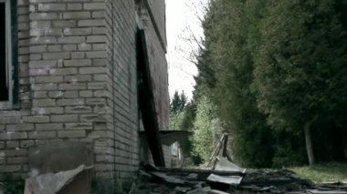 Yok edilen evde el bombaları patladı..