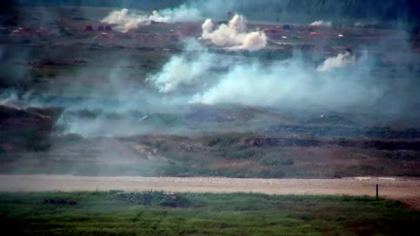 Tanque militar russo dispara . — Vídeo de Stock