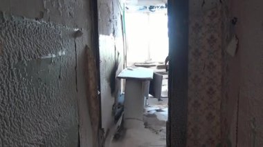 Kar kalıntıları ev hayalet kasaba kömür madenlerinde üzerinde kadar kuzeyinde Rusya terk.