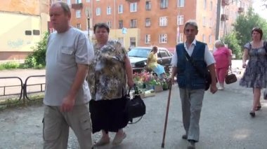 Urallar İl kasaba pazarda giyim.