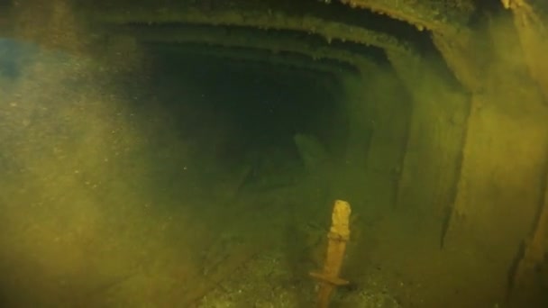 Épave à l'intérieur sous l'eau dans la lagune Truk.