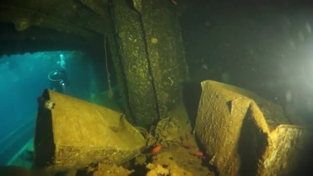 Vue intérieure de l'épave sous-marine de l'océan Pacifique sur les îles Chuuk .