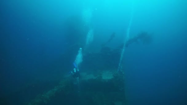 Víz alatti roncsok Truk Lagúnában a Chuuk-szigeteken. — Stock videók