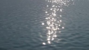 Suyun doğal büyüsü güneşte parlıyor..
