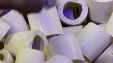 Hava arıtma teknolojisinin su filtresindeki yakın çekim silindirleri.