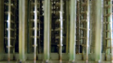 Elektrostatik hızlandırıcı kartuş yüksek voltajda hava parçacıklarını temizler.