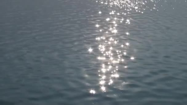 Природна магія водяного блиску на сонці . — стокове відео