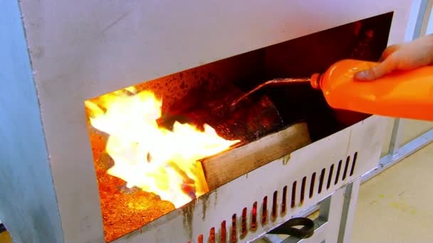 工业设备烤架和Bbq室内餐馆. — 图库视频影像