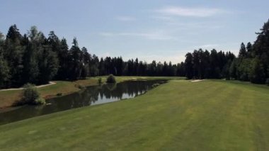Golf sahasında hava manzarası uçuşu