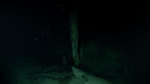 Ομορφιά της σπηλιάς στο υποβρύχιο Γιουκατάν του Μεξικού cenotes. — Αρχείο Βίντεο