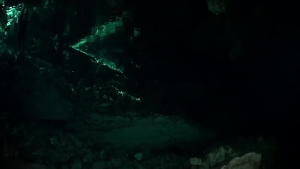 Beauty of cave of underwater Yucatan Mexico cenotes. — Stok video