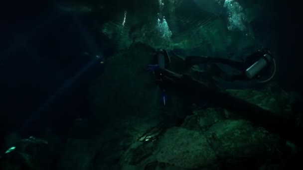 Belleza de cueva bajo el agua Yucatán México cenotes . — Vídeo de stock