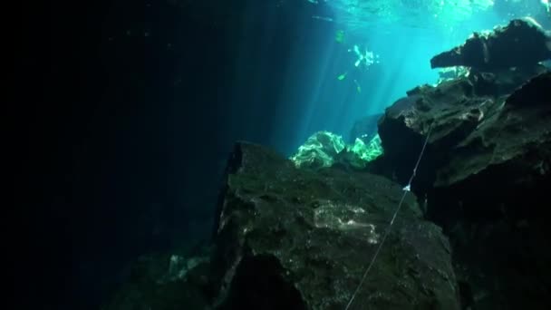 Ομορφιά της σπηλιάς στο υποβρύχιο Γιουκατάν του Μεξικού cenotes. — Αρχείο Βίντεο