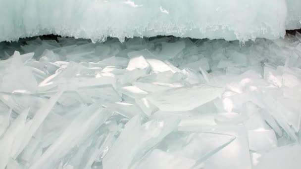 Zbliżenie lodu naturalnego lodowca nad jeziorem Bajkał. — Wideo stockowe