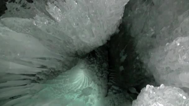 Hielo de primer plano del glaciar natural en el lago Baikal . — Vídeos de Stock