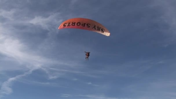 Paraglider paragliding in Fethiye, Turkey - September 14, 2017. — Stock Video