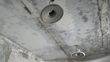 Oda terk edilmiş evde hayalet kasaba Gudym kadar kuzeyinde Rusya, karda.