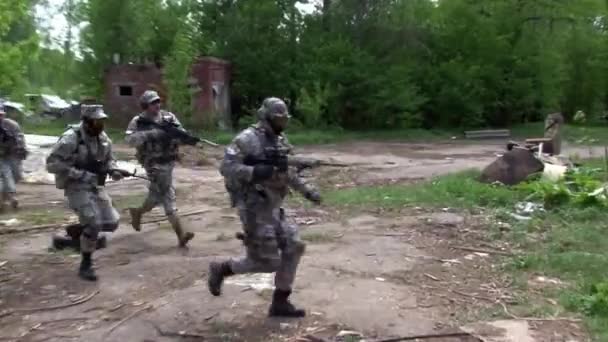 Airsoft team with weapon plays in forest. — Stock Video