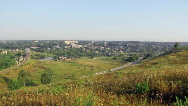 Planta Metalúrgica Alapaevsky contamina ambiente de pequeña ciudad de Ural . — Vídeos de Stock